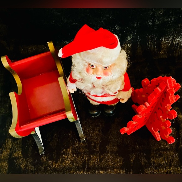 Adorable Vintage 10” Mechanical Santa, Handmade Wood Sleigh, Velvet Flocked Tree - Picture 3 of 14